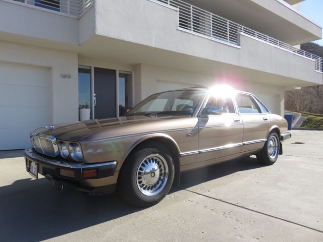 1990 Golden Jaguar Vanden Plas Edition Sedan 4-Door 4.0L 1990 Jaguar XJ XJ6 Vanden Plas Special Edition Sedan