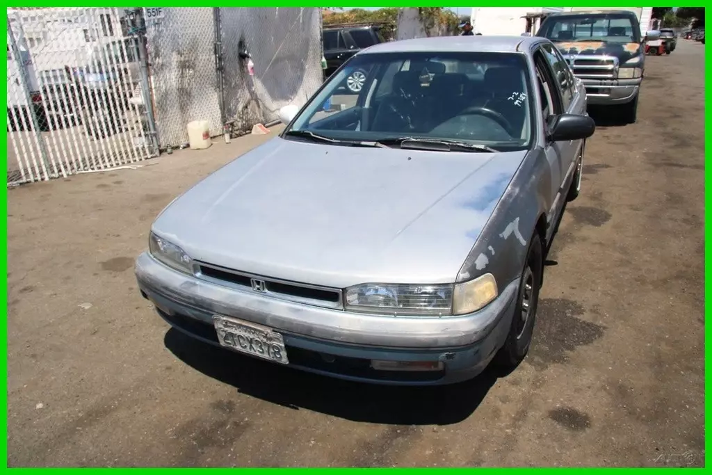 1990 Honda Accord LX 2.2 L 4 Cylinder NO RESERVE 1990 Honda Accord LX