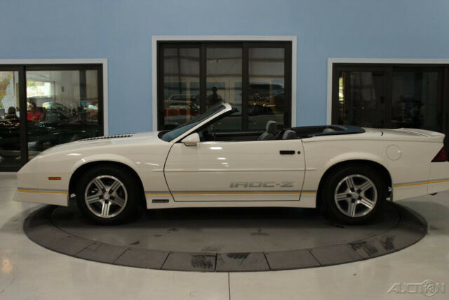 1990 Chevrolet Camaro IROC Z - photo 2