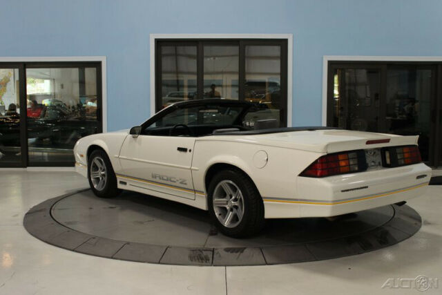 1990 Chevrolet Camaro IROC Z - photo 3