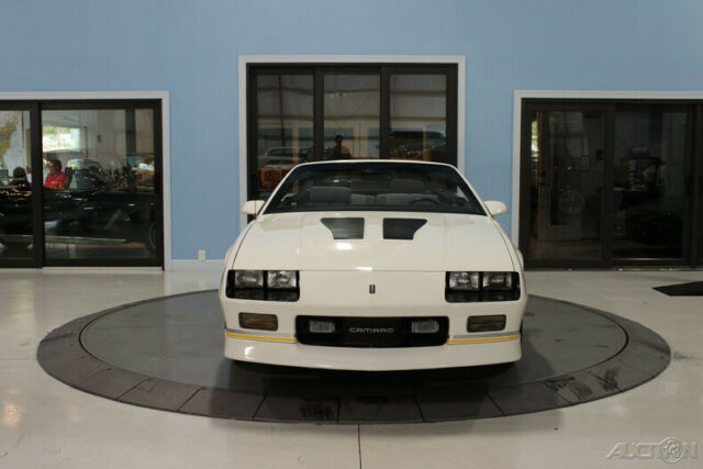 1990 Chevrolet Camaro IROC Z - photo 8