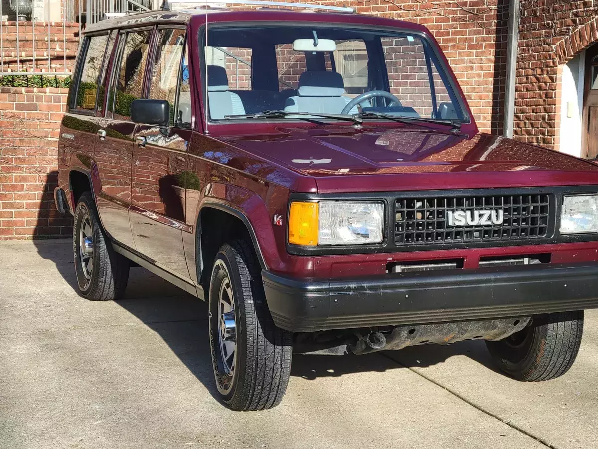 1990 Isuzu Trooper LS 2.8L V6 1990 Isuzu Trooper