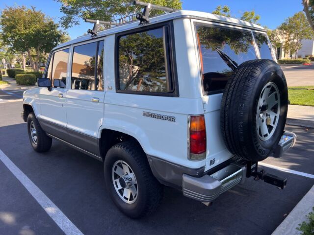 1990 Isuzu Trooper LS - photo 7