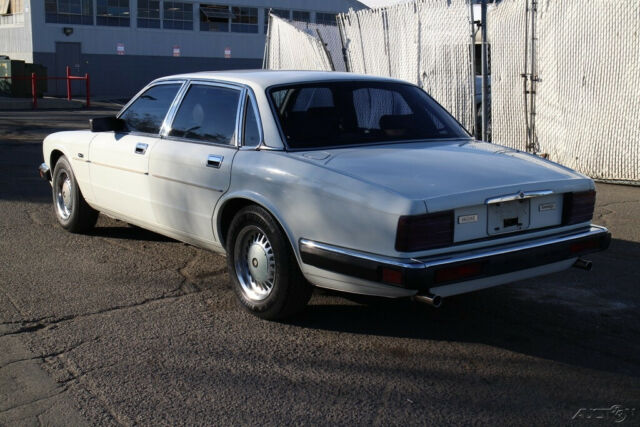 1990 Jaguar XJ-Series XJ6 Sovereign - photo 3