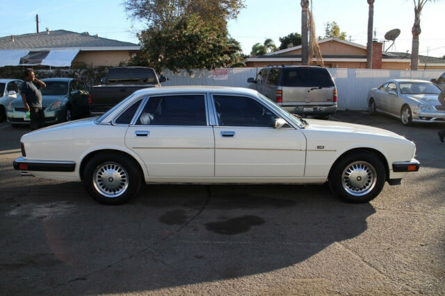 1990 Jaguar XJ-Series XJ6 Sovereign - photo 6