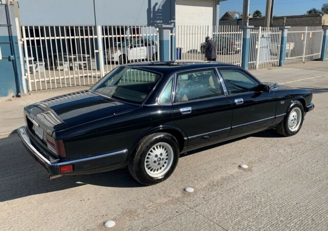 1990 Jaguar XJ6 SEDAN - photo 4