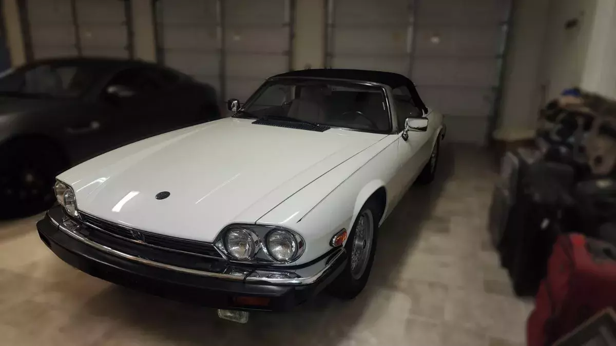 1990 Jaguar XJS V12 Convertible - V8 engine 1990 Jaguar XJS