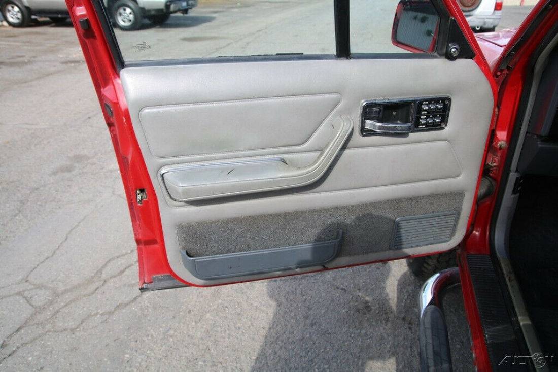 1990 Jeep Cherokee Pioneer - photo 9