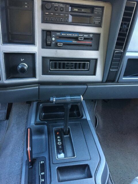1990 Jeep Cherokee Laredo - photo 5