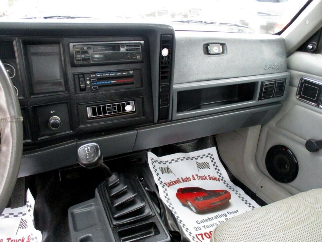 1990 Jeep Comanche Base Short Bed - photo 13