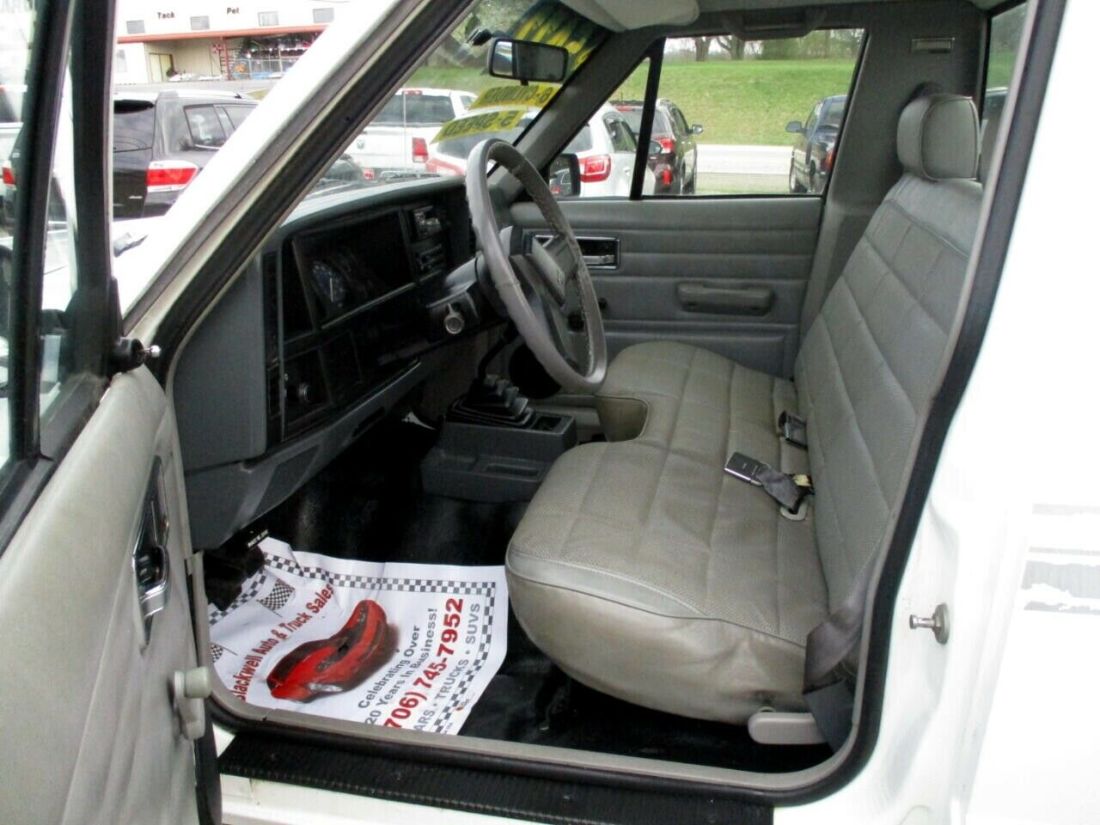 1990 Jeep Comanche Base Short Bed - photo 9