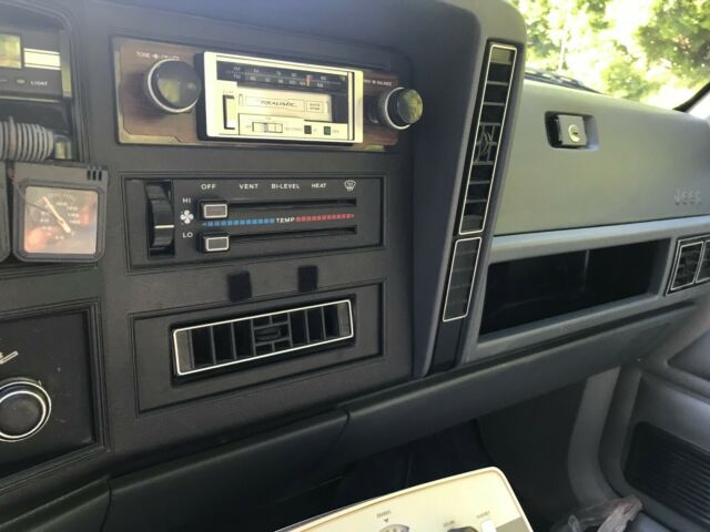 1990 Jeep Comanche Standard - photo 2