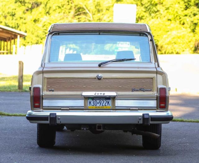 1990 Jeep Wagoneer Grand Wagoneer 4x4 Woody Serviced CARFAX 106k MI V8 - photo 12