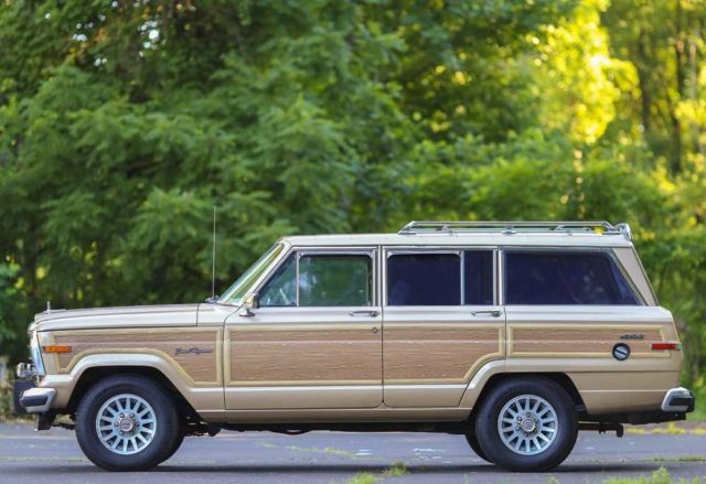 1990 Jeep Wagoneer Grand Wagoneer 4x4 Woody Serviced CARFAX 106k MI V8 - photo 13