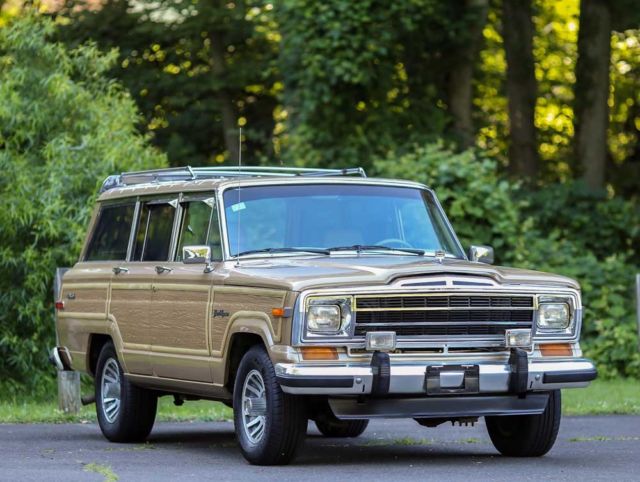 1990 Jeep Wagoneer Grand Wagoneer 4x4 Woody Serviced CARFAX 106k MI V8 - photo 2