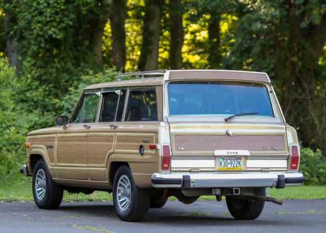 1990 Jeep Wagoneer Grand Wagoneer 4x4 Woody Serviced CARFAX 106k MI V8 - photo 3