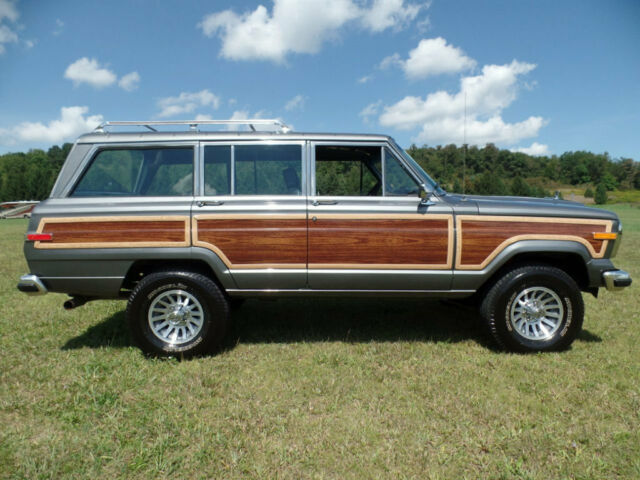 1990 Jeep Wagoneer 4dr Wagon 4WD - photo 2