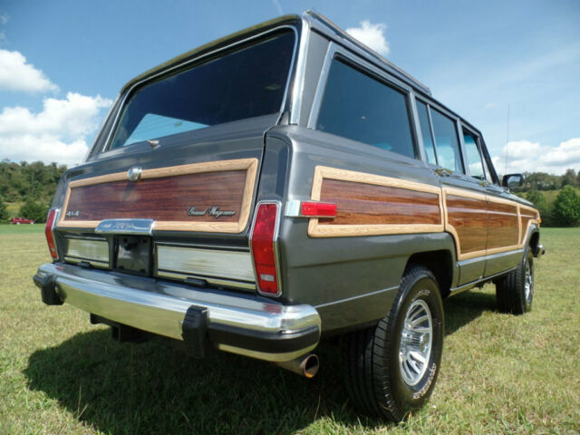 1990 Jeep Wagoneer 4dr Wagon 4WD - photo 3