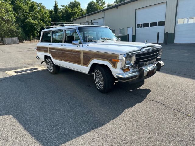 1990 Jeep Grand Wagoneer SUV White 4WD Automatic 1990 Jeep Grand Wagoneer