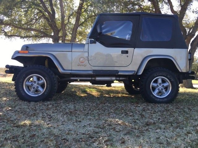 1990 Jeep Sahara YJ Lifted,350 V8 Engine,Fresh Paint new seat,Head turner! 1990 Jeep Wrangler Sahara