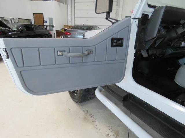 1990 Jeep Wrangler Base 2dr 4WD SUV - photo 11