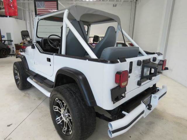1990 Jeep Wrangler Base 2dr 4WD SUV - photo 5