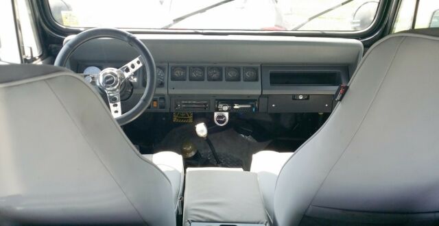 1990 Jeep Wrangler custom - photo 3