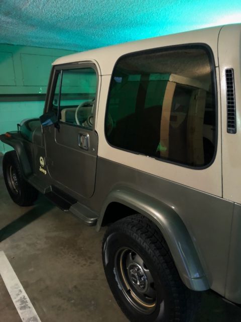 1990 Jeep Wrangler Sahara - hard top convertible - 4.2 L Engine 1990 Jeep Wrangler Sahara