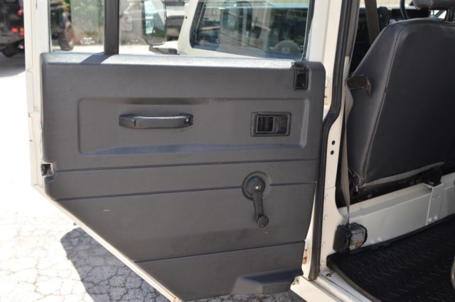 1990 Land Rover Defender County Station Wagon - photo 12