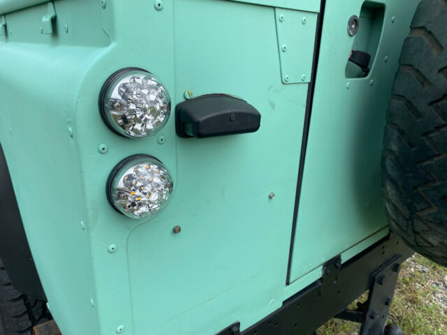 1990 Land Rover Defender 110 RHD AC 2 Dr 5 Spd V8 - photo 7
