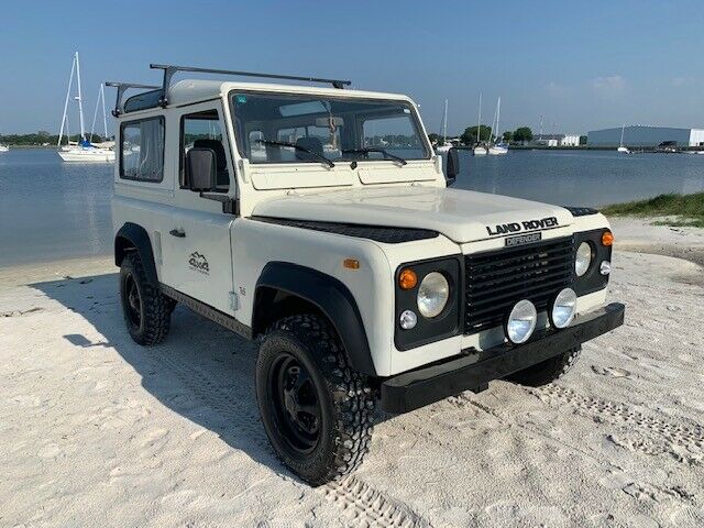1990 LAND ROVER DEFENDER 200 TDI, 4X4, 5 SPEEDS, RUST FREE, DIESEL 1990 Land Rover Defender 90