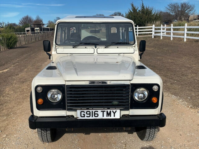 1900 Land Rover Defender 1990 Land Rover Defender 90, NO RESERVE - photo 10