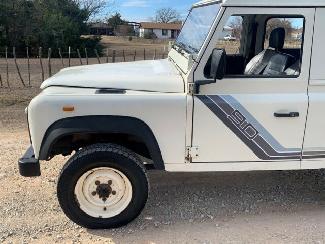 1900 Land Rover Defender 1990 Land Rover Defender 90, NO RESERVE - photo 11