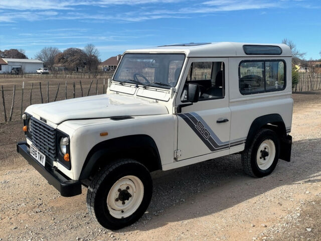 1900 Land Rover Defender 1990 Land Rover Defender 90, NO RESERVE - photo 2