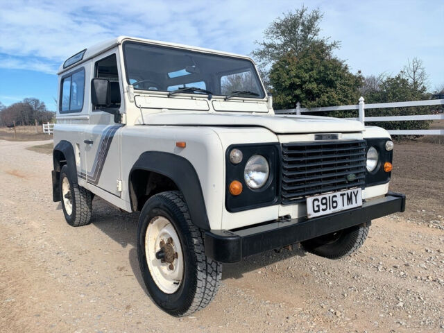 1900 Land Rover Defender 1990 Land Rover Defender 90, NO RESERVE - photo 6
