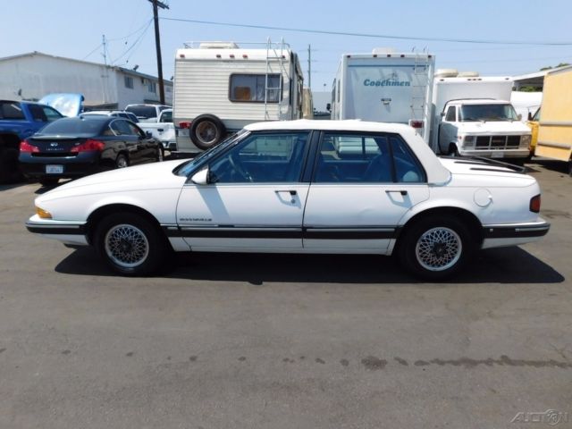 1990 Pontiac Bonneville LE - photo 2