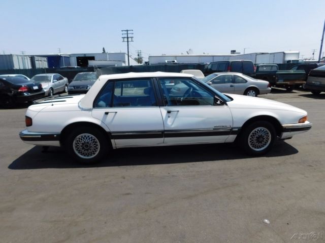 1990 Pontiac Bonneville LE - photo 6