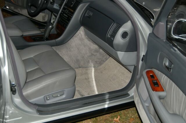 1990 Lexus LS Luxury Sedan - photo 10