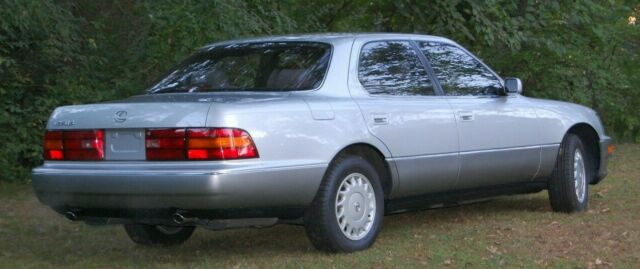 1990 Lexus LS Luxury Sedan - photo 3