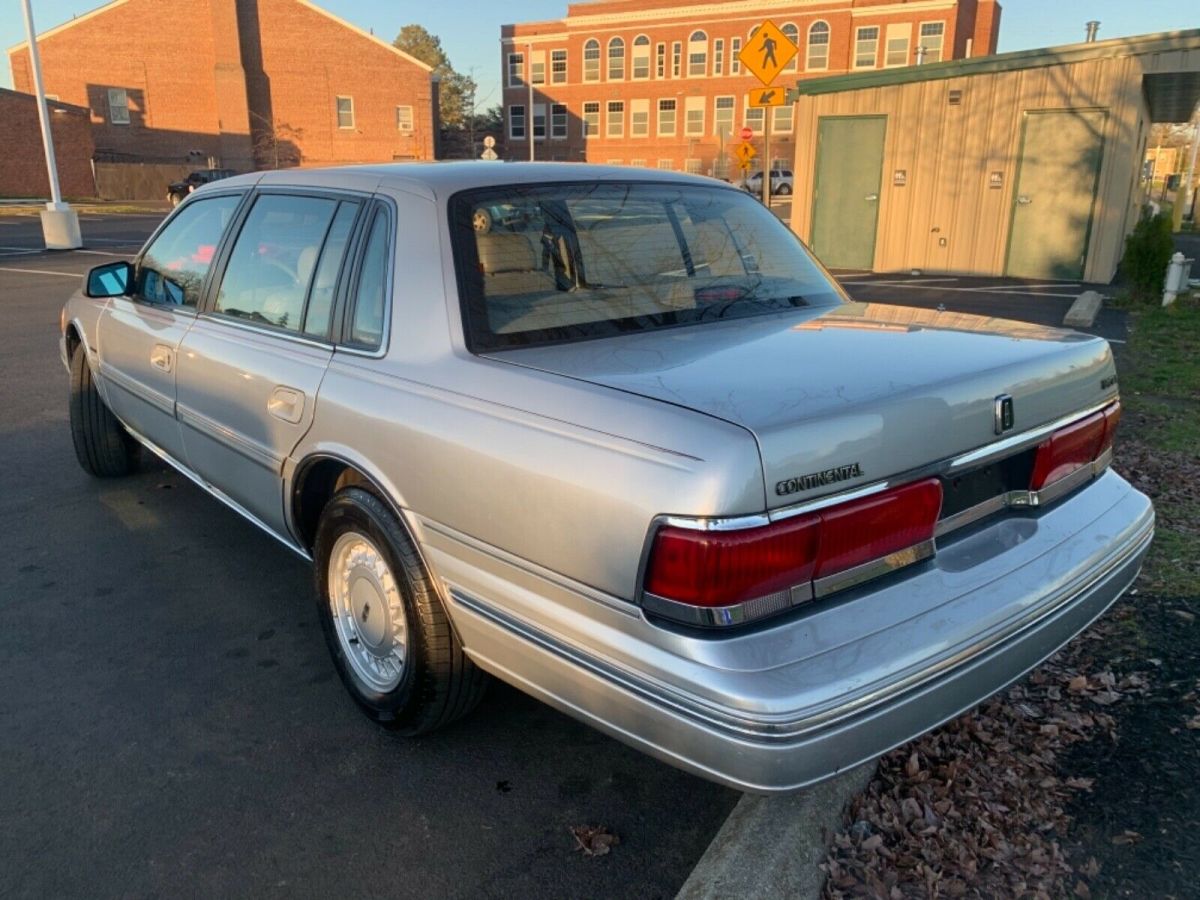 1990 Lincoln Continental EXECUTIVE SERIES - photo 3