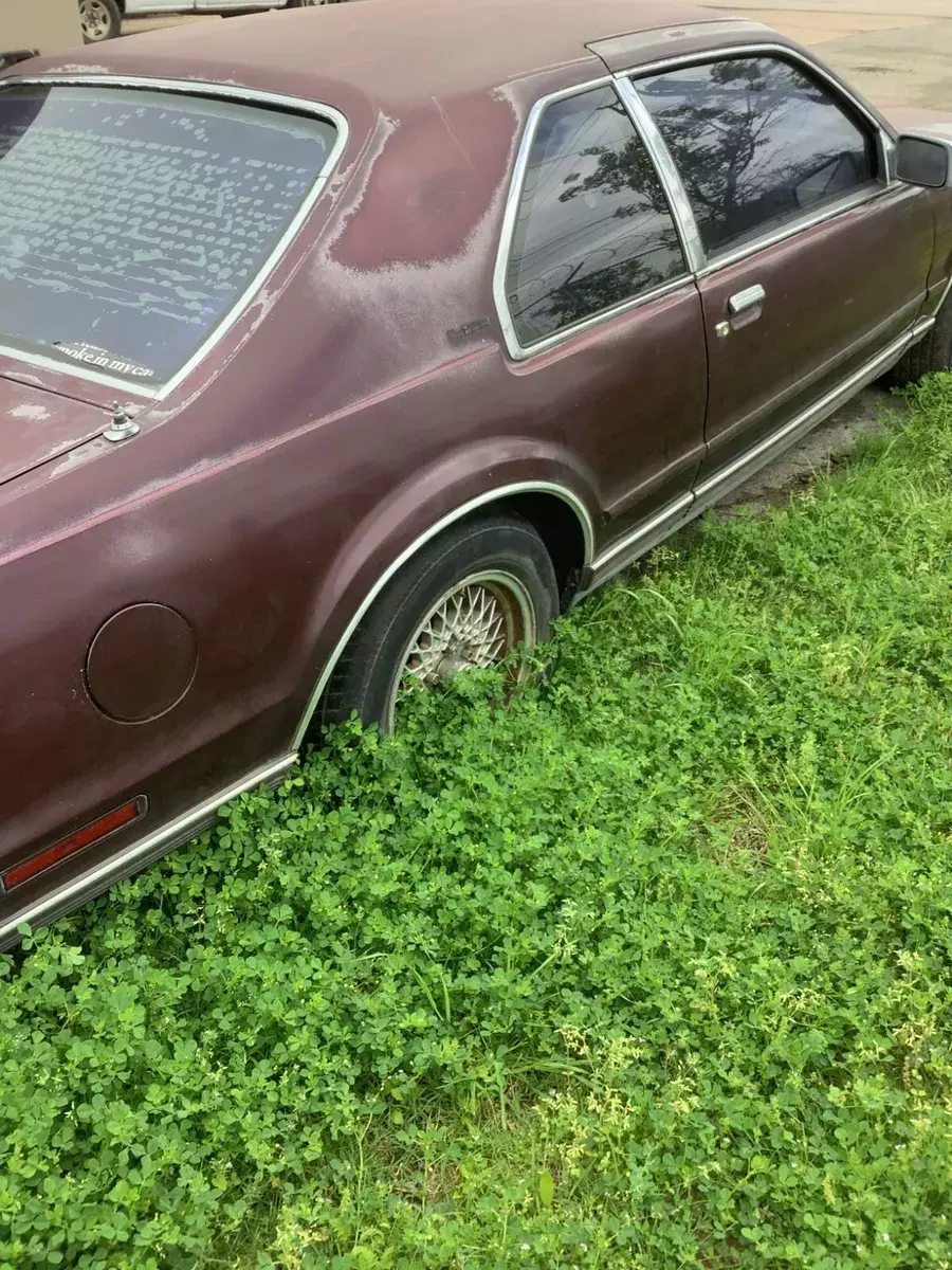 1990 Lincoln Continental Mark V LSC 5.0 high output V8. 1990 Lincoln Continental