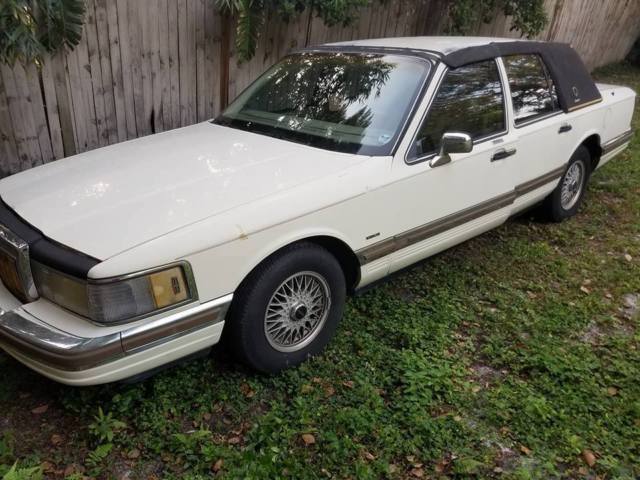 1990 Lincoln Town Car - photo 2
