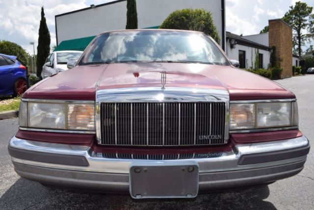 1990 Lincoln Town Car 4dr Sedan Signature - photo 3