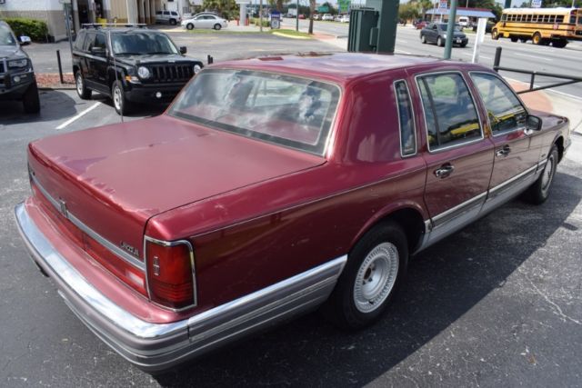1990 Lincoln Town Car 4dr Sedan Signature - photo 9