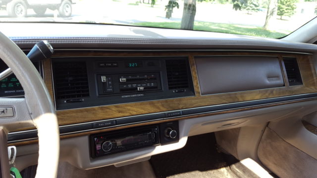 1990 Lincoln Town Car - photo 13
