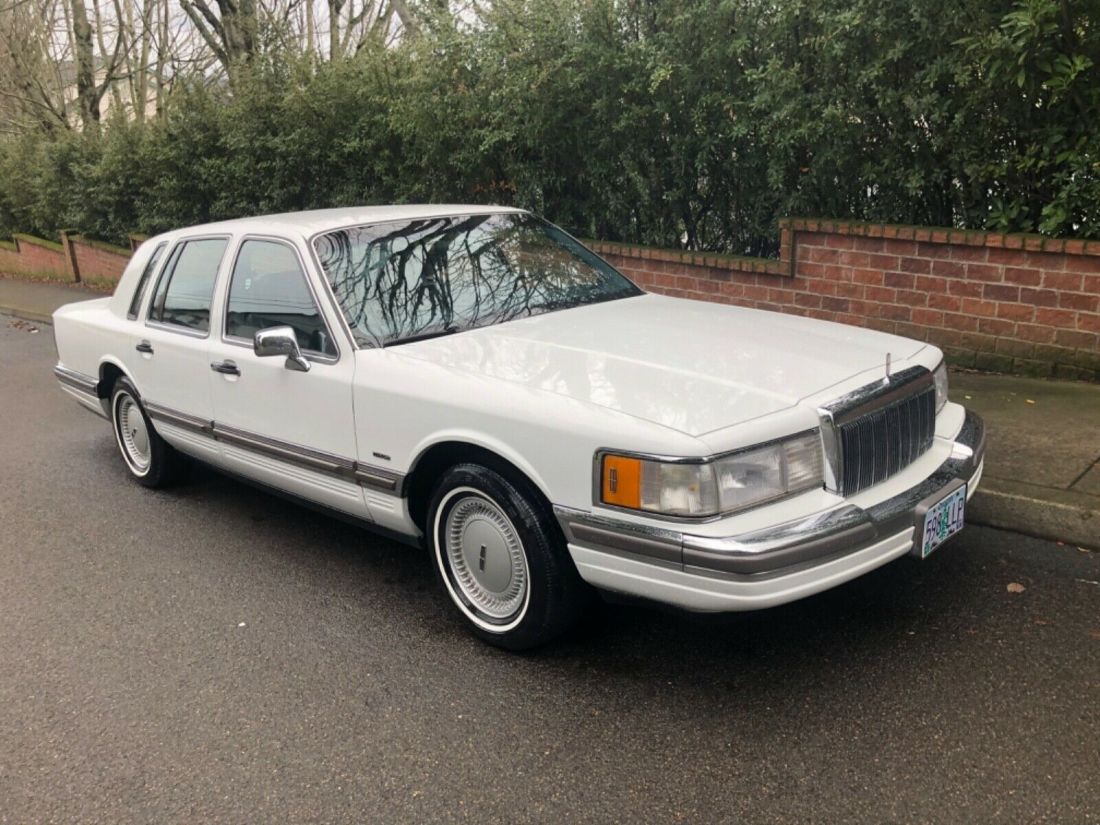 1990 Lincoln town car Low miles 95.k 1990 Lincoln Town Car 1990 Lincoln town car