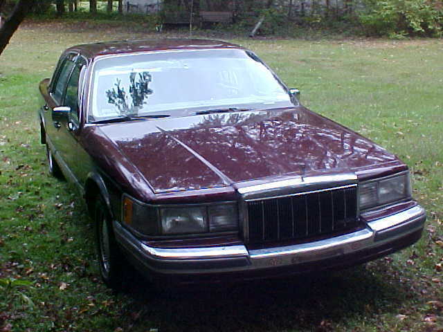1990 LINCOLN TOWN CAR SEDAN CLASSIC FIRST YEAR MODEL, 4 DR. SEDAN w/ CLEAN TITLE 1990 Lincoln Town Car