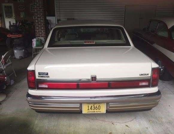 1990 Lincoln Town Car Signature - photo 2
