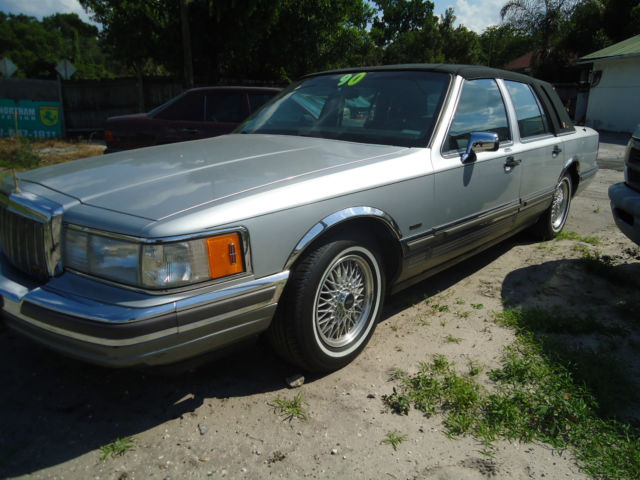 1990 Lincoln Town Car Signature Sedan 4-Door 5.0L 1990 Lincoln Town Car