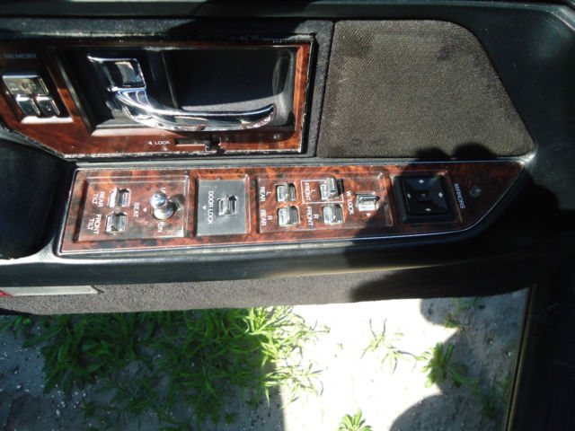 1990 Lincoln Town Car - photo 12